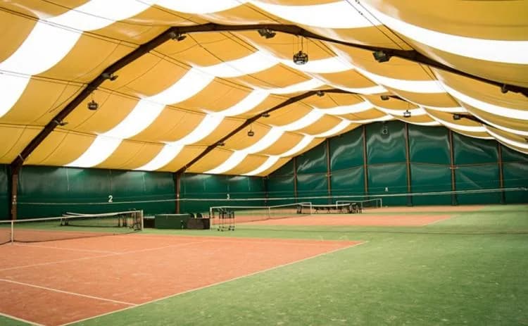 Korty tenisowe Mera: Co oferują i gdzie można je znaleźć?