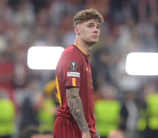 Nicola Zalewski zarobki: Ile naprawdę dostaje młody piłkarz Romy?