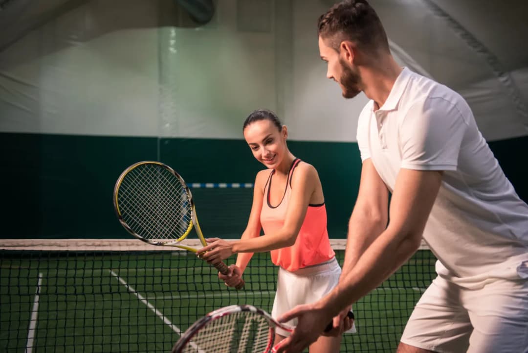 Ile kosztuje lekcja tenisa - kompleksowy cennik różnych wariantów nauki