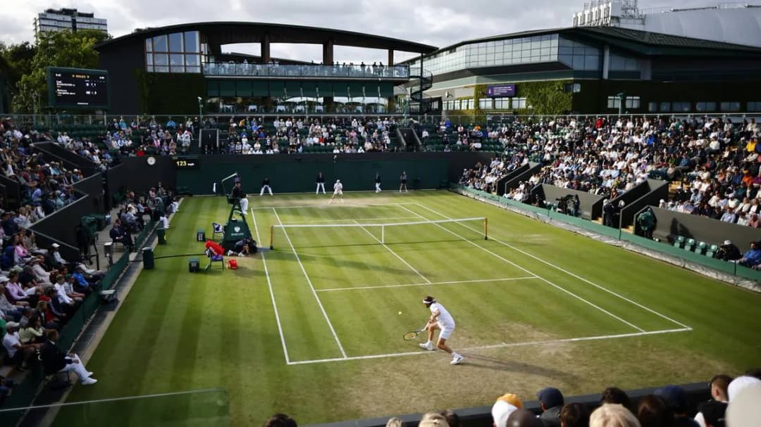 Jakie gatunki trawy na Wimbledonie zapewniają idealne warunki do gry?