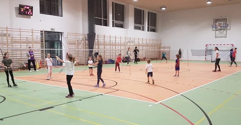 Korty badmintonowe w Warszawie: Gdzie znaleźć najlepsze lokalizacje?