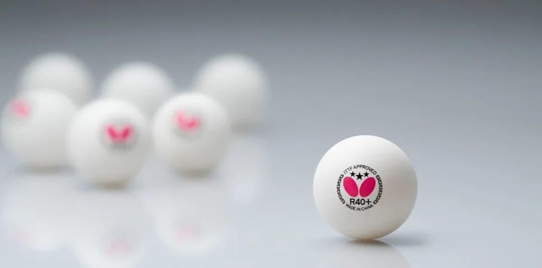Jakie piłeczki do tenisa stołowego wybrać, by nie żałować?