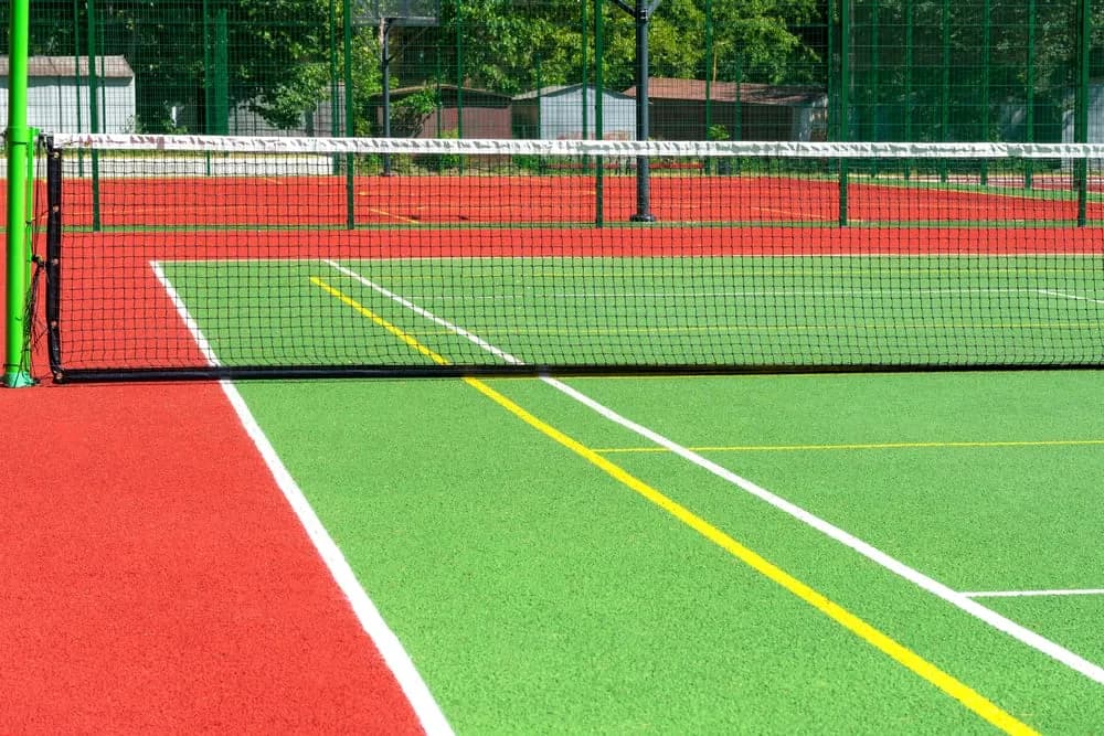 Jak zostać sędzią tenisa ziemnego: 5 kroków do profesjonalnej licencji