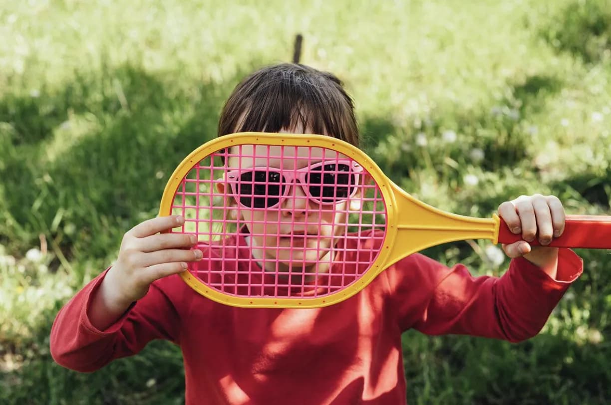 Angażujące pomysły na prezenty tenisowe, aby zachęcić dzieci do pasji do tego sportu