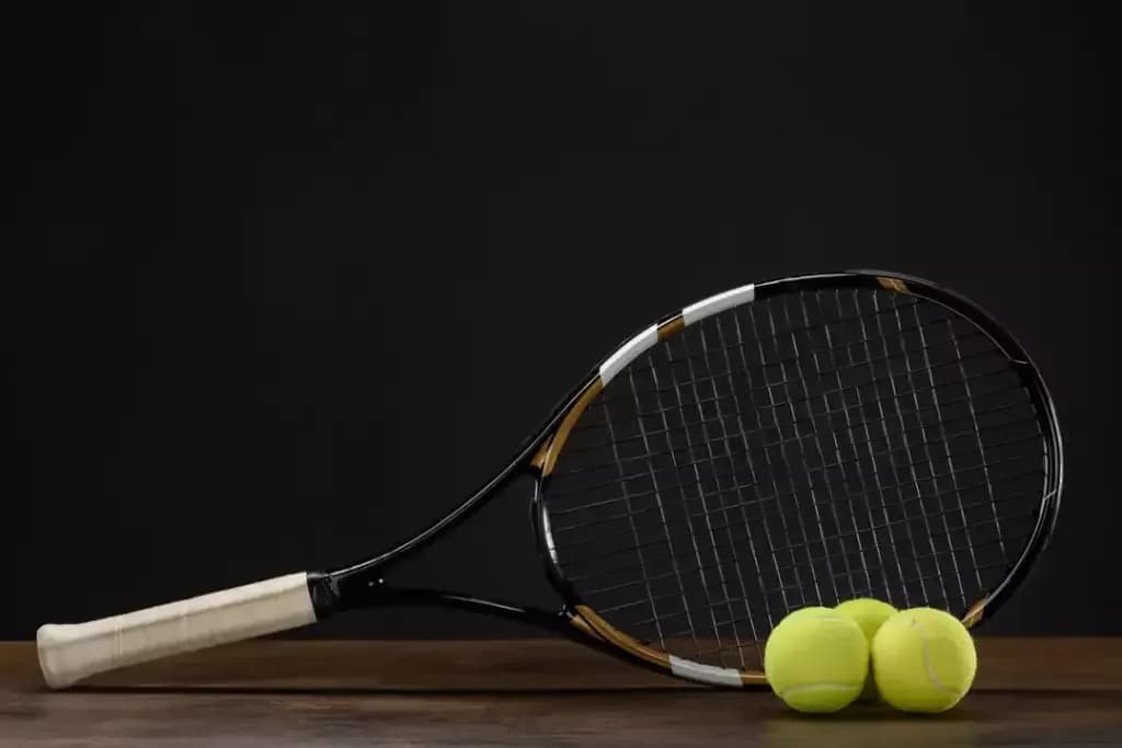 Jaką rakietę do tenisa wybrać, aby uniknąć błędów początkującego?