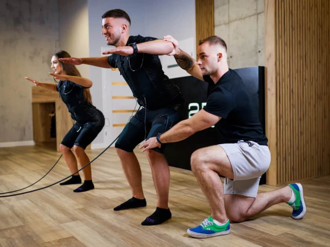 Czy trening EMS naprawdę pomaga schudnąć? Efekty, zasady i praktyczne porady